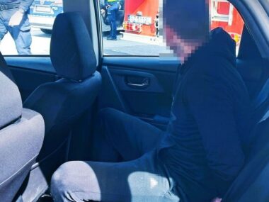 Policjanci zatrzymali włamywaczy na... dachu hali Zatrzymanie włamywaczy, hala, ul. Korfantego, Zabrze