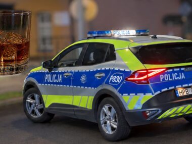 Pijany jak bela policjant drogówki jeździł zygzakiem Zawiercie-Kromołów. Zatrzymanie pijanego kierowcy. Był nim policjant pracujący w drogówce. 22 września 2026 (ilustracja poglądowa)