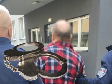 Zawiercie. Zatrzymanie 55-latka za znęcanie się nad 81-letnią matką. 16 kwietnia 2026 Zawiercie. Zatrzymanie 55-latka za znęcanie się nad 81-letnią matką. 16 kwietnia 2026