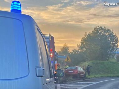 Ślisko na drodze, więc trzeba zwolnić. Zdarzenie w Chorzowie Chorzow dts wypadek