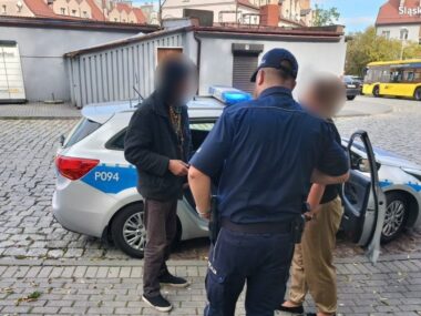 Pomoc policji uzyskał bezdomny z Chorzowa „Pomagamy i chronimy”. Pomoc policji uzyskał bezdomny z Chorzowa