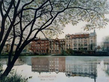 W centrum Chorzowa pływano kiedyś na łódkach? W centrum Chorzowa można było pływać na łódkach?. Tak, bo był tam staw hutniczy, a dziś jest... plac Hutników
