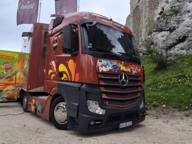 Ciężarówka pełna słodyczy zatrzyma się w Śląskiem Wawel Truck