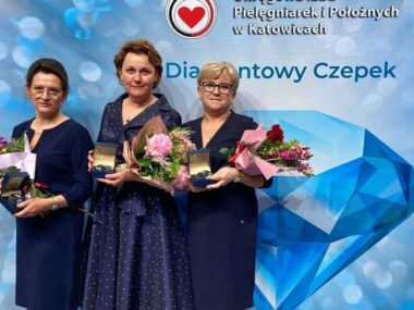 Pielęgniarki z Tarnowskich Gór i Radzionkowa uhonorowane Diamentowe czepki tarnowskie gory 2025