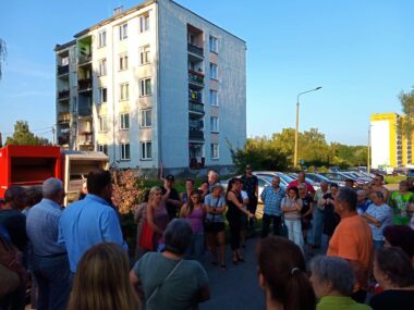 Sosnowiec. Lokatorzy sprzedani razem z blokiem Dmowskiego spotkanie 3