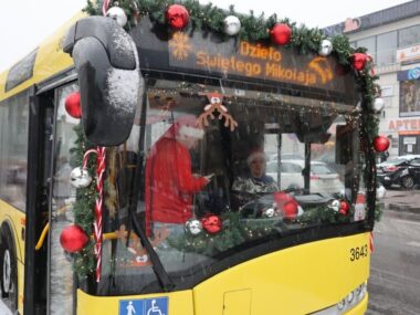 Św. Mikołaj ruszy w trasę świątecznym autobusem Dzieło Świętego Mikołaja rusza w trasę