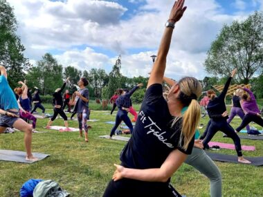 Tychy: nowy sezon wspólnej jogi I fitness w parkach Zajęcia ruchowe z FitTyskie