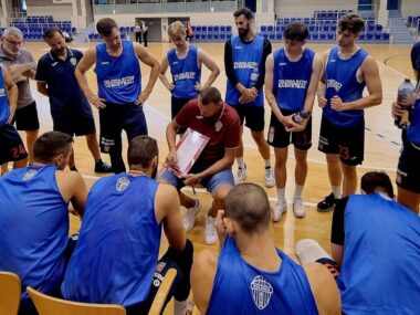 Polonia Bytom przegrała z GKS Tychy w koszykarskim sparingu Gks tychy polonia bytom prof