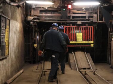 Ilu górników chce odejść z kopalni za duży przelew? Gornicy pgg