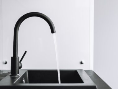 Jak dbać o czarną armaturę? Sprawdzone sposoby Jak dbać o czarną armaturę?