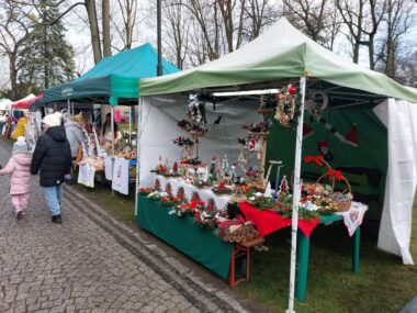 Ruszyły przygotowania do świątecznego jarmarku w Świerklańcu Jarmark świąteczny w Świerklańcu