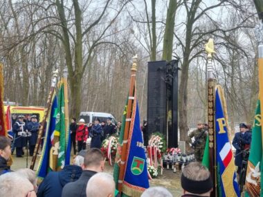 20 lat od katastrofy hali MTK. Uczczono pamięć ofiar 20 lat od katastrofy hali MTK. Uczczono pamięć ofiar