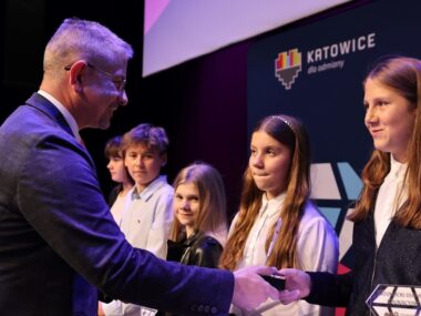 Nagrody dla uczniów i nauczycieli z okazji Dnia Edukacji Katowice diament uczniowie prof