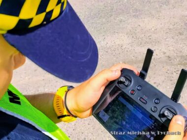 Dron kontra smog. Aparat Straży Miejskiej szuka jego źródeł Dron Straży Miejskiej w Tychach