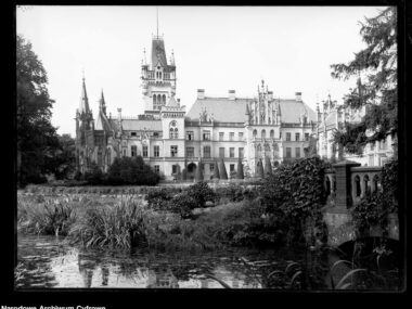 Pałac w Kopicach w świątecznym ujęciu z 1908 roku Kopice palac