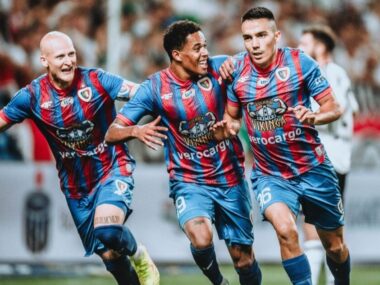 Piast Gliwice pokonuje Legię Warszawa na Łazienkowskiej Legia piast prof