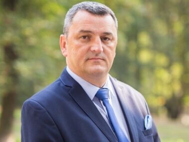 Marek wesoly posel pis Marek wesoly posel pis