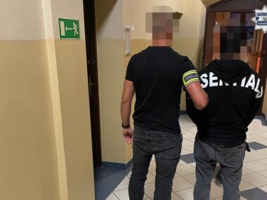 Awantura w Miasteczku. Policjanci zatrzymali agresorów Miasteczko slaskie zatrzymanie pobicie noz