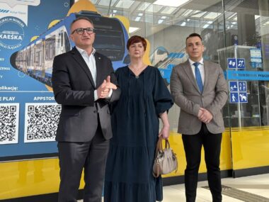 Koleje Śląskie nagrodziły milionową użytkowniczkę Kaeśki Koleje Śląskie nagrodziły milionową użytkowniczkę Kaeśki