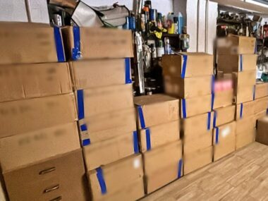 Milion nielegalnych e-papierosów. Rozbito grupę przestępczą Milion nielegalnych e-papierosów. Rozbito grupę przestępczą