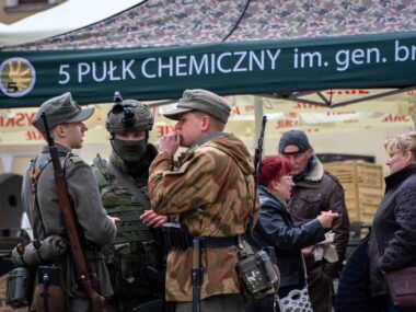 Wojskowe klimaty na tarnogórskim rynku Noc Muzeów 2025 w Tarnowskich Górach