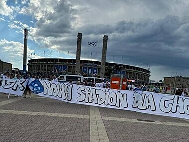 Kibice Ruchu podczas Euro 2024 zażądali budowy stadionu Nowy stadion dla chorzowa akcja kibicow w berlinie 3