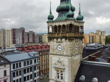 Z wieży Ratusza w Bielsku-Białej znów zabrzmiał hejnał Nowy zegar miejski bielsko biala 2