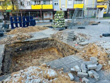 "Ryneczek" osiedla K i fontanna Karolinka w remoncie Remont placu Korfantego w Tychach
