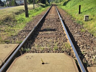 Chciał złapać pociąg „na stopa”. Był kompletnie pijany Orzesze pijany na torach