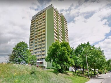 Upadek z wieżowca na os. O: zatrzymano zamieszanego 43-latka Budynek przy Orzeszkowej 1 w Tychach