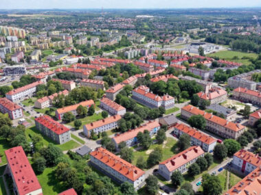 Stroszek z bliska. Jak wygląda życie w bytomskim blokowisku? Stroszek z drona