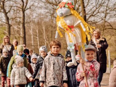 Ponad 600 dzieci witało wiosnę w Parku Śląskim Powitanie wiosny w Parku Śląskim