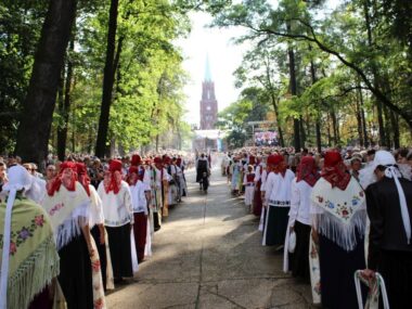 Ślązaczki wybrały się do Piekarskiej Pani Pielgrzymka Stanowa Kobiet i Dziewcząt do Piekar Śląskich