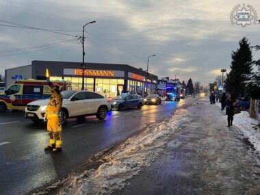Wypadek na przejściu dla pieszych w Piekarach Piekary slaskie potracenie wypadek