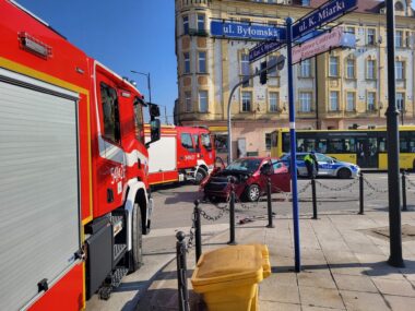 Wypadek na skrzyżowaniu ul. Bytomskiej z Miarki w Piekarach Zdarzenie drogowe w Piekarach Śląskich