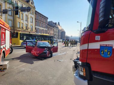 Poważne zdarzenie drogowe w Piekarach Śląskich Zdarzenie drogowe w Piekarach Śląskich