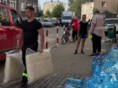 Kolejne grupy z pomocą dla powodzian w Tychach Pierwsze dary dla powodzian z Tychów