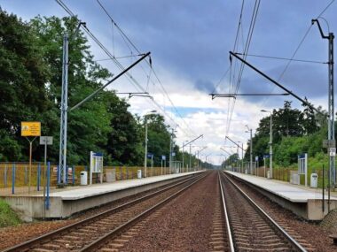 Zmodernizują perony i... pociągi pojadą szybciej Pociągi pojadą szybciej. Ruszyły prace na „Wiedence”