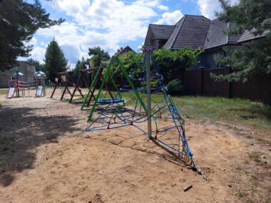 Gmina Świerklaniec zaprezentowała odnowiony plac zabaw Plac zabaw w Nowym Chechle
