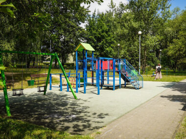 Os. Witosa i Kostuchna: będą remonty placów zabaw Plac zabaw skwer pileckiego