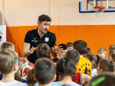 Pokazowa lekcja koszykówki w Szkole Podstawowej nr 27 Pokazowa lekcja koszykowki katowice