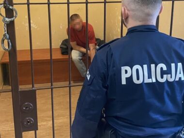 Nakradł w drogerii, wpadł z łupami w drodze do domu Policja zlodziej ruda slaska