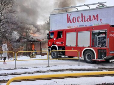 Pożar przy Parku Śląskim. Wstrzymano ruch tramwajów Pożar przy Parku Śląskim. Wstrzymano ruch tramwajów między Katowicami i Bytomiem