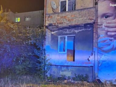 Katowice. Policjant uratował dwóch mężczyzn z pożaru Pustostan katowice sciegiennego