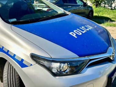Pijana katowiczanka straciła prawo jazdy i uszkodziła auta Radiowoz