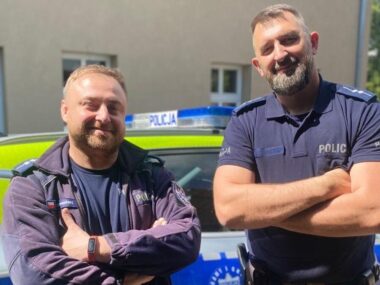 Policjnaci i ratownicy z Radzionkowa uratowali seniorkę Radzionkow policjnaci ratownicy uratowali seniorke