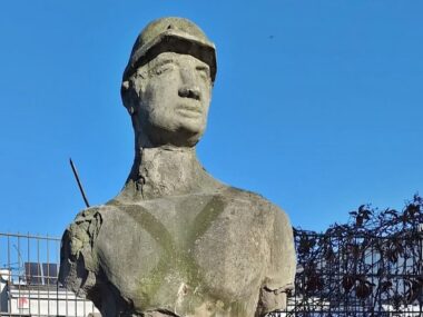 W Radzionkowie uratowali rzeźbę Górnika Radzionków świętuje pozyskanie rzeźby górnika