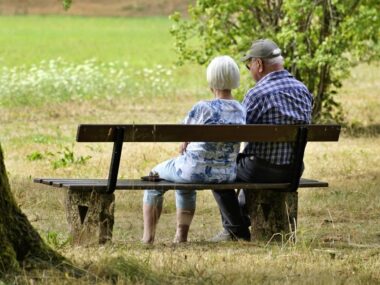 Wkrótce wypłata „czternastek”. Ile dostaną emeryci? Seniorzy