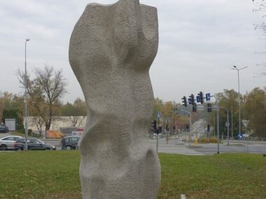 Sowa odnowiona. Rzeźba na Szwarcwaldzie odzyskała "blask" Sowa ruda slaska 2 nowa