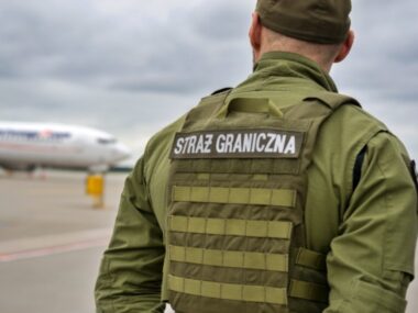 Wakacje trwają, głupie żarty na lotnisku także Straz graniczna